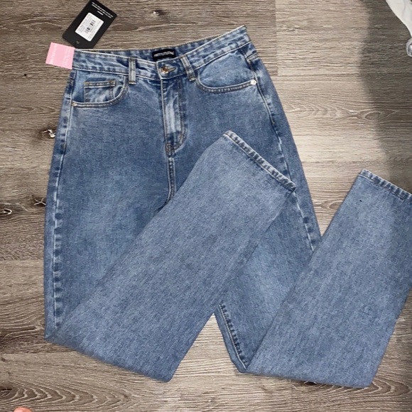 Pretty Little Thing Loose Jeans with slits - Picture 2 of 5
